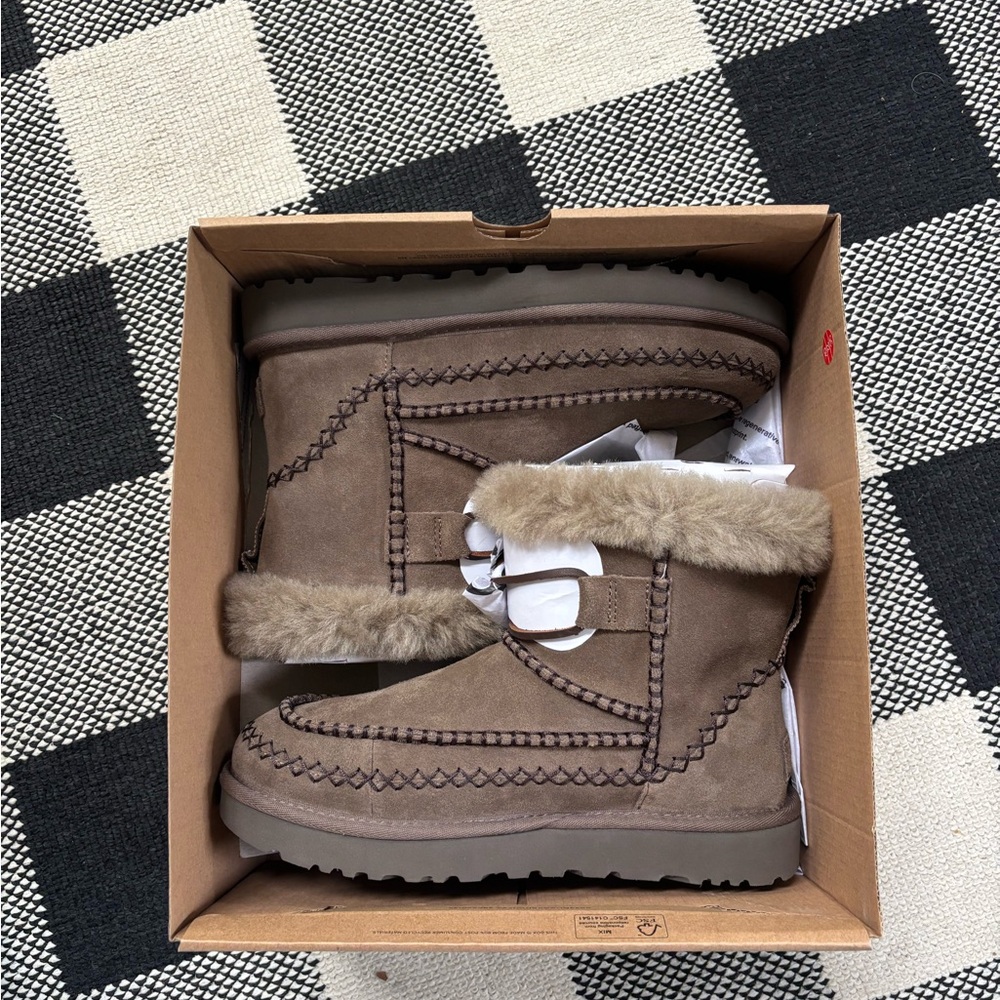 UGG Women's Classic Mini Alpine Fashion Boot